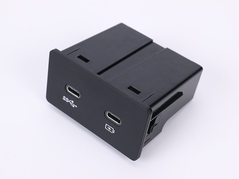 車(chē)載高速數(shù)據(jù)傳輸18W充電USB盒